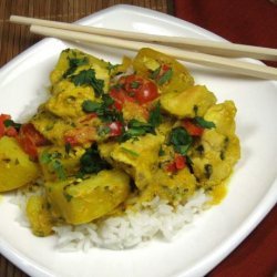 Thai Yellow Chicken Curry With Potatoes and Tomatoes