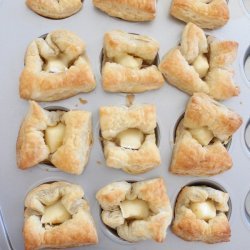Baked Brie in Puffed Pastry
