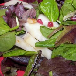 Spinach and Pear Salad With Pomegranate Dressing