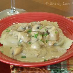 Pasta With Chicken in a Mushroom Sauce