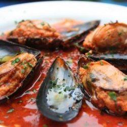 Stuffed Mussels in Spicy Tomato Sauce