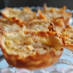 Tiny Apple Pies With Crumble Topping