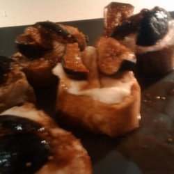 Crostini With Warm Goat Cheese and Balsamic Figs