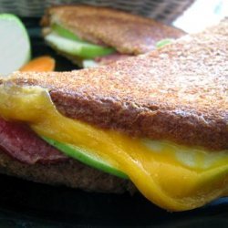 Grilled Cheese With Bacon, Apple and Mustard