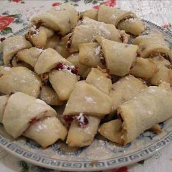 Rogaliki (Polish Croissant Cookies With Jam Filling)