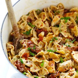 Pasta With Chicken and Sun-Dried Tomatoes