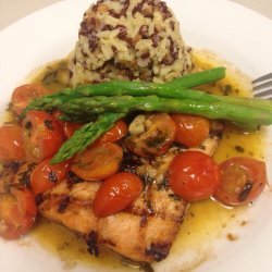 Salmon With Asparagus and Cherry Tomatoes