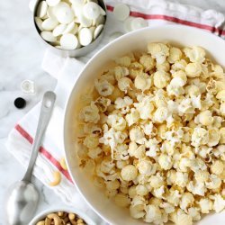 White Chocolate Cashew Popcorn