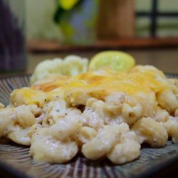 Macaroni and Cheese Oven-Baked Casserole (With a Dash of Spicy)