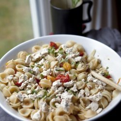 Pasta With Cherry-Tomatoes and Goat Cheese
