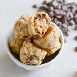 Chocolate Chip and Peanut Cookies