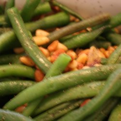 Green Beans With Garlic and Pine Nuts