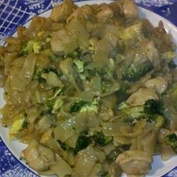 Pad See Ew (Thai Noodles with Beef and Broccoli)
