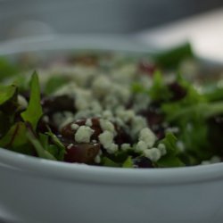 Caramelized Pecans and Gorgonzola Salad