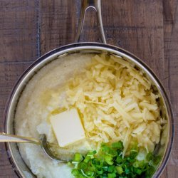 Cheesy Grits With Scallions