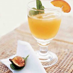 Peach Margaritas With Peach Wedges