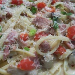 Fettuccine With Mushrooms and Cherry Tomatoes
