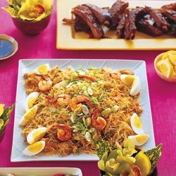 Rice Noodles With Chicken, Pork and Shrimp