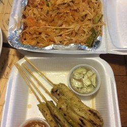 Thai Chicken or Shrimp Noodles