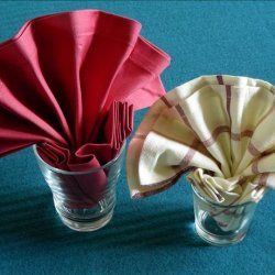 Serviette/Napkin Folding, Simple Fan Variation 2