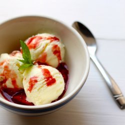 Strawberry Frozen Yogurt With Honey