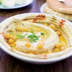 Israeli Hummus With Paprika & Whole Chickpeas