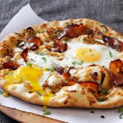 Bacon and Eggs Breakfast Pizzas