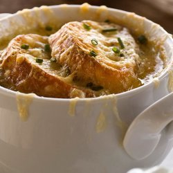 French Onion Soup With Croutons Au Gratin