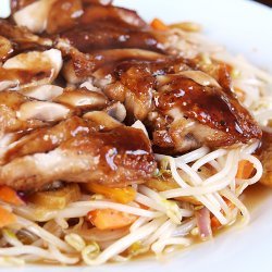 Stir-Fried Chicken With Bean Sprouts