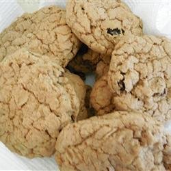 Spicy Oatmeal Raisin Cookies