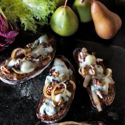 Gorgonzola Pear Crostini