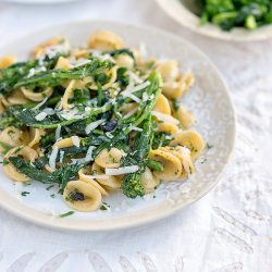 Pasta With Broccoli and Garlic