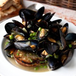 Creamy Mussel Stew With Peas, Fennel, and Lemon