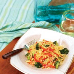 Rice Noodle Bowl With Broccoli and Bell Peppers