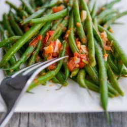 Green Beans With Tomatoes and Garlic
