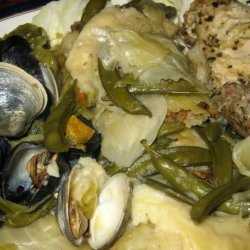 Curanto En Olla  (Steamed Seafood, Meats, Potato Bread, and Vege