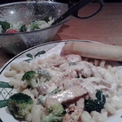 Chicken and Broccoli in Alfredo Sauce with Pasta