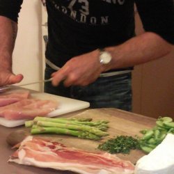 Asparagus and Brie Wrapped in Prosciutto
