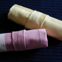 Serviette/Napkin Folding, Simple Pleated Scroll