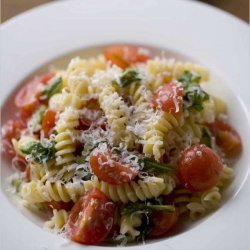 Pasta with Cherry Tomatoes and Arugula