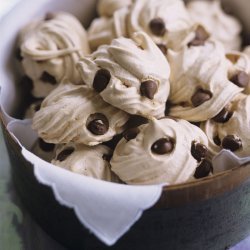 Peppermint Chocolate Chip Meringues
