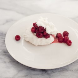 Schaum Tortes With Strawberry Cream
