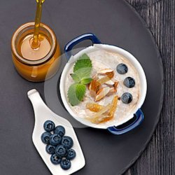 Oatmeal with Honey and Blueberries