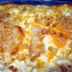 Home Style Macaroni and Cheese W. Sweet Roll Bread Crumb Topping