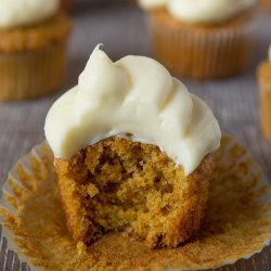 Frosted Carrot Cake Cupcakes