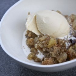 Apple Crumble with Oatmeal Topping