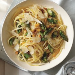 Linguine With Asparagus and Pine Nuts