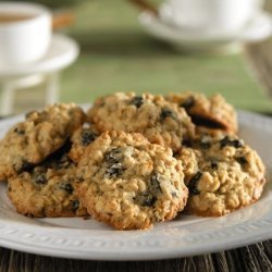 Chewy Oatmeal-Raisin Cookies