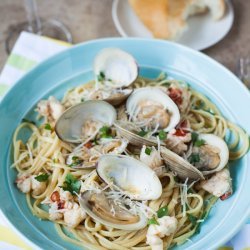 Seafood Pasta in White Sauce