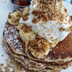 Whole Wheat Pancakes with Bananas and Pecans
